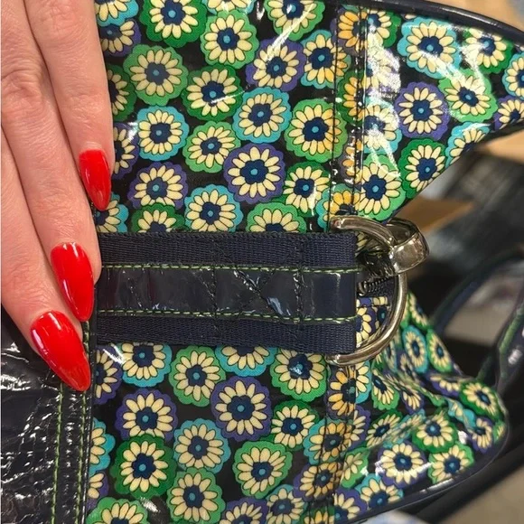 NWOT Vera Bradley small duffle
Frill Collection - Picture 5 of 7